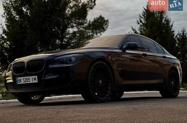 Седан BMW 7 Series 2010 в Волочиске