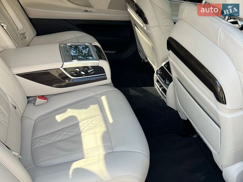 Седан BMW 7 Series 2018 в Черновцах