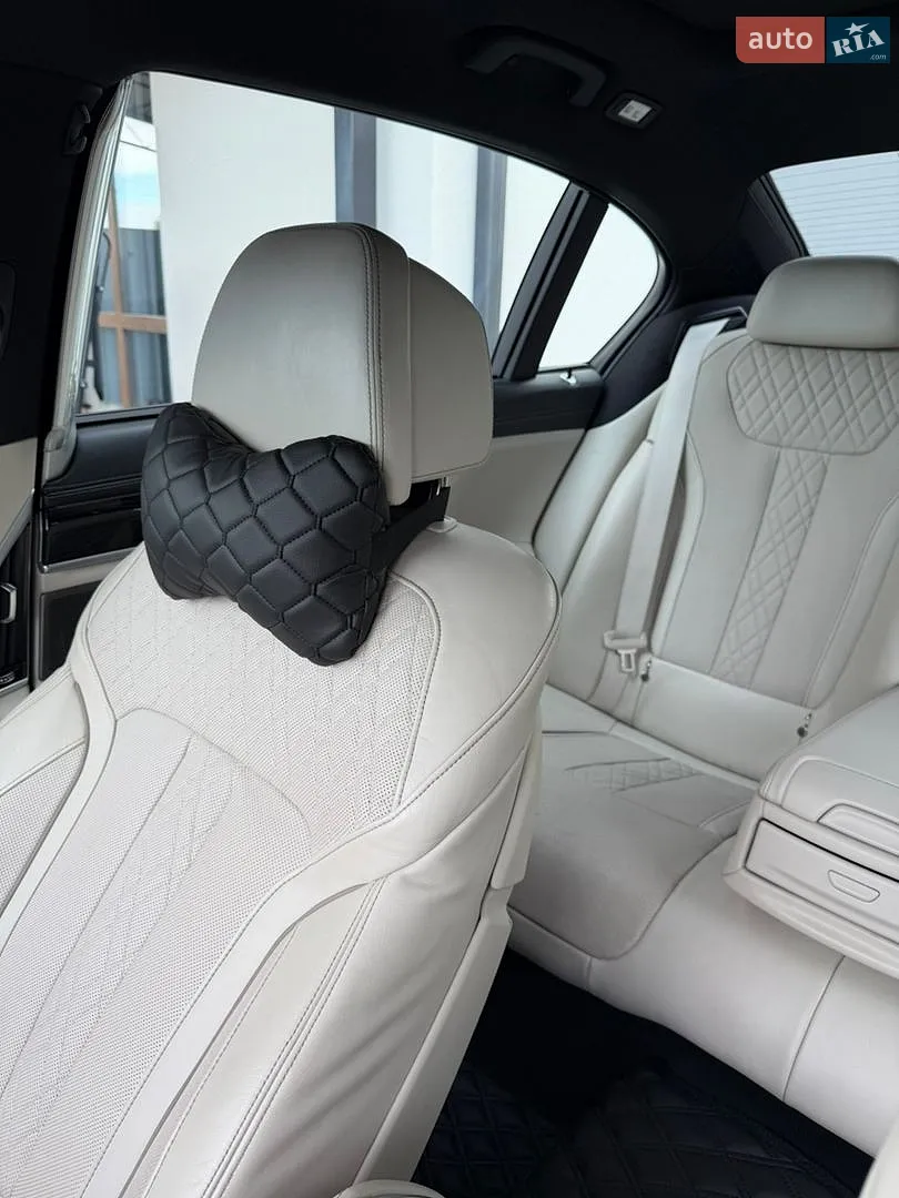 2017 BMW 7er - мініатюра 18