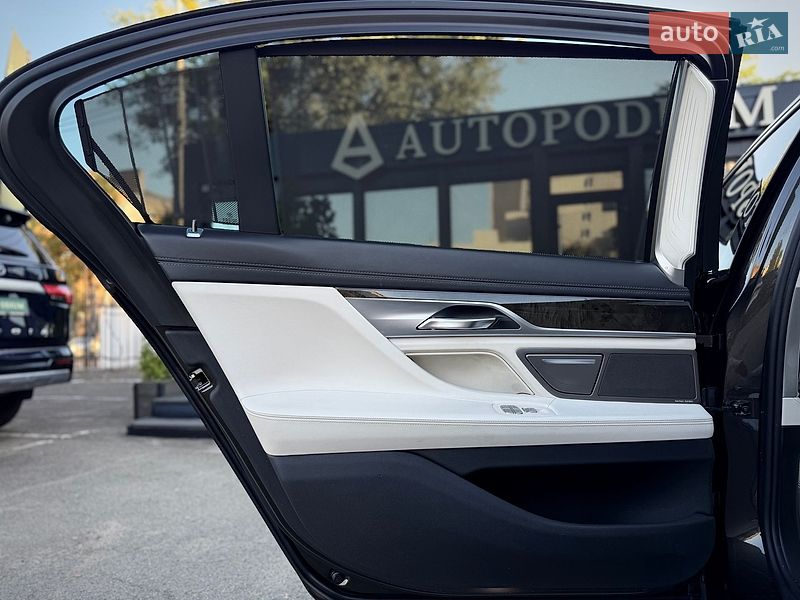 Седан BMW 7 Series 2015 в Киеве