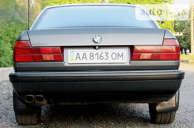 Седан BMW 7 Series 1988 в Золочеве