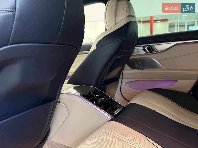 Купе BMW 8 Series Gran Coupe 2020 в Києві фото 36 Купе BMW 8 Series Gran Coupe 2020 в Києві