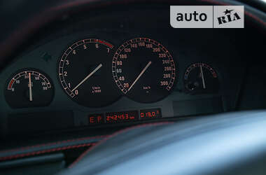 Купе BMW 8 Series 1990 в 