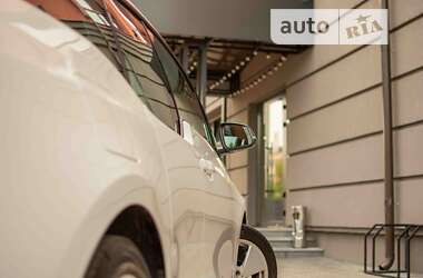 Хэтчбек BMW I3 2017 в 