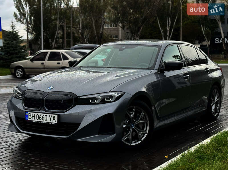 Седан BMW I3 2022 в 