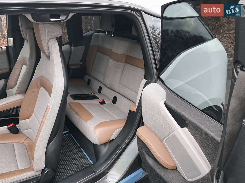 Хэтчбек BMW I3 2016 в Лапаевке