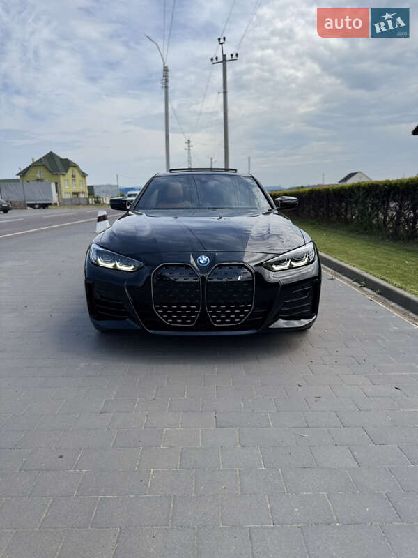 Купе BMW i4 2023 в Иршаве