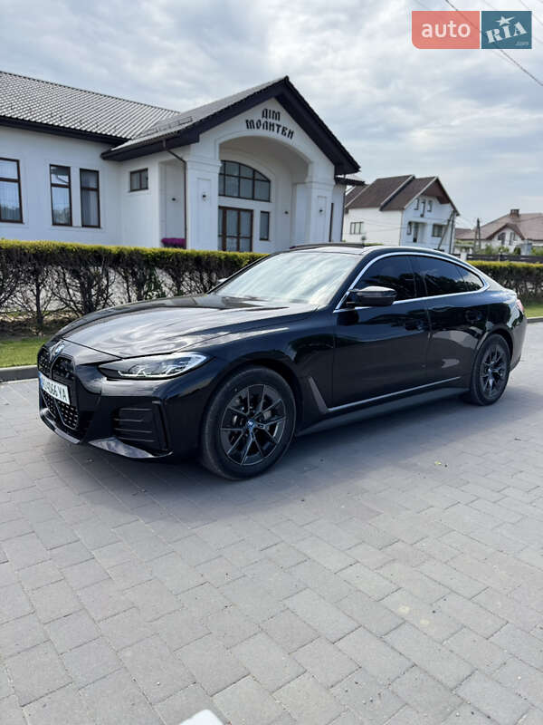 Купе BMW i4 2023 в Иршаве