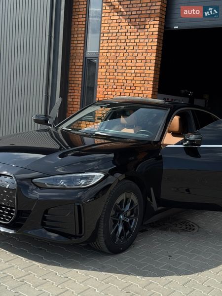 Купе BMW i4 2023 в Иршаве