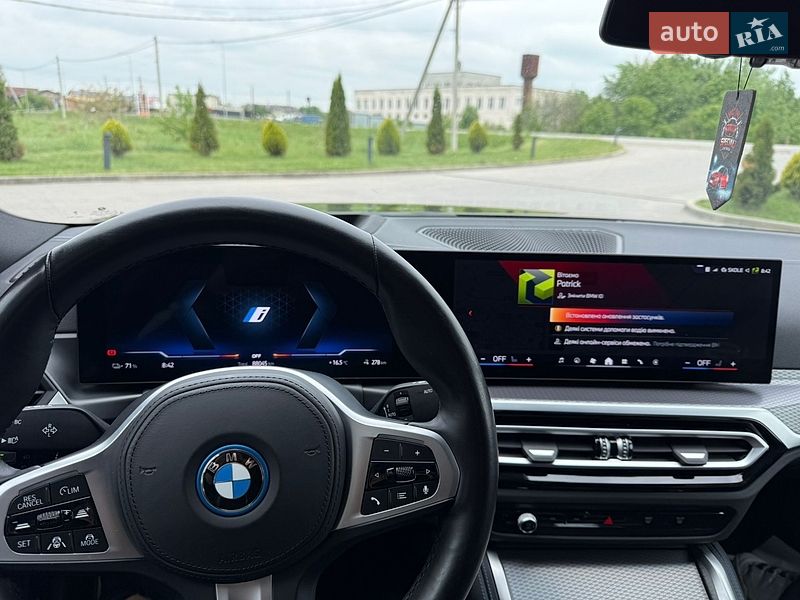 Купе BMW i4 2023 в Стрию