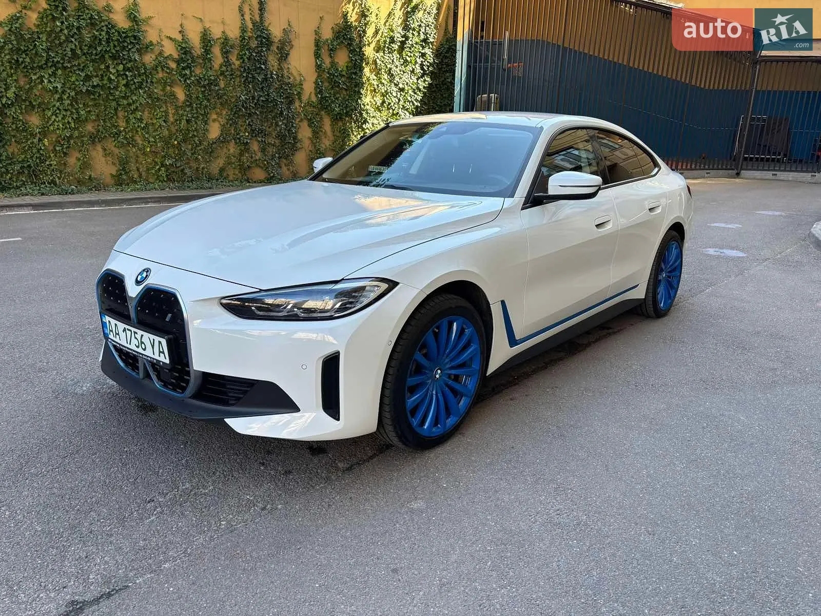 2022 BMW i4 - фото 1