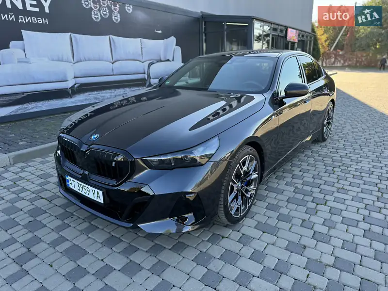 Седан BMW i5 2023 в 