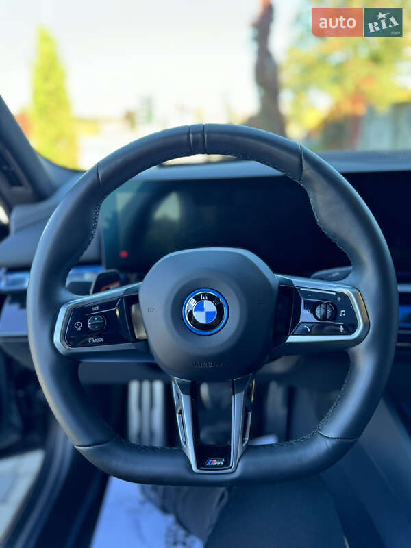 Седан BMW i5 2023 в 