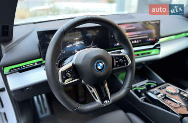 Седан BMW i5 2024 в Львові