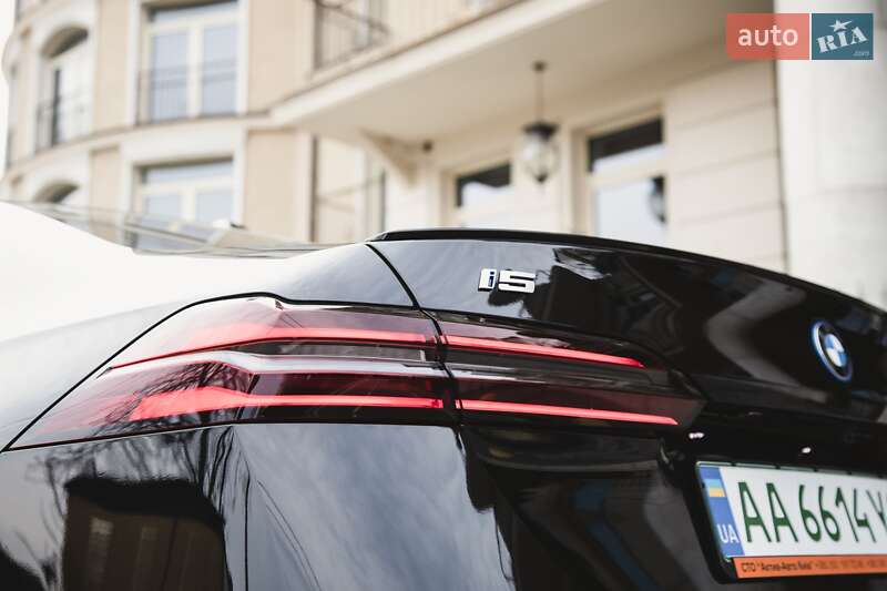 Седан BMW i5 2024 в Киеве