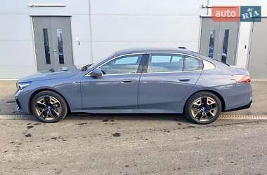 Седан BMW i5 2024 в 
