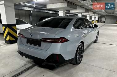 Седан BMW i5 2023 в 