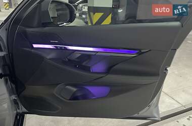 Седан BMW i5 2023 в 