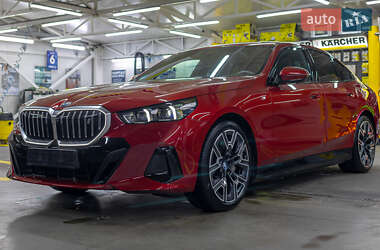 Седан BMW i5 2024 в Чернівцях
