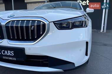 Седан BMW i5 2024 в 