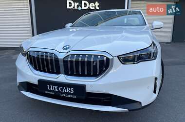 Седан BMW i5 2024 в 