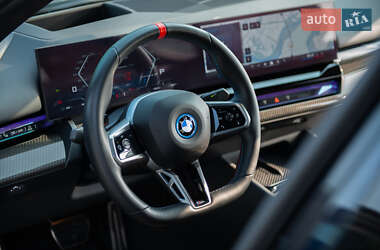 Седан BMW i5 2023 в 
