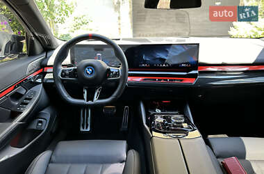 Седан BMW i5 2024 в 