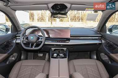 Седан BMW i5 2024 в 