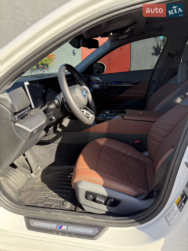 Седан BMW i5 2024 в Днепре
