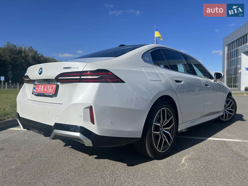 Седан BMW i5 2024 в Киеве
