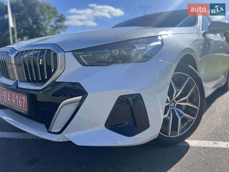 Седан BMW i5 2024 в Киеве