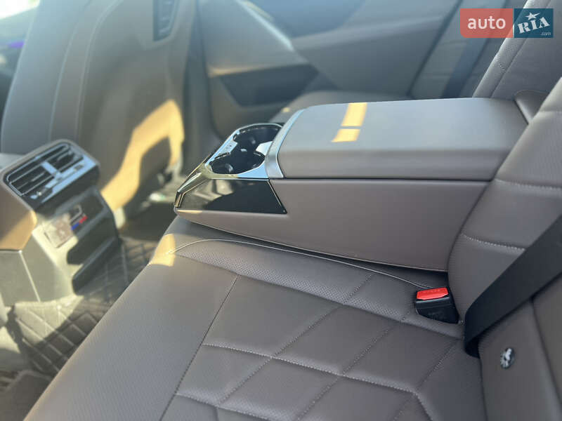 Седан BMW i5 2024 в Киеве