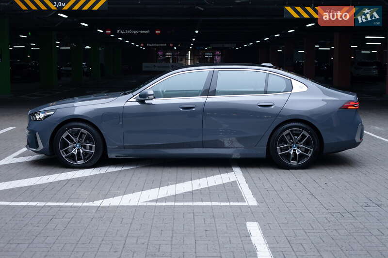 Седан BMW i5 2024 в Киеве