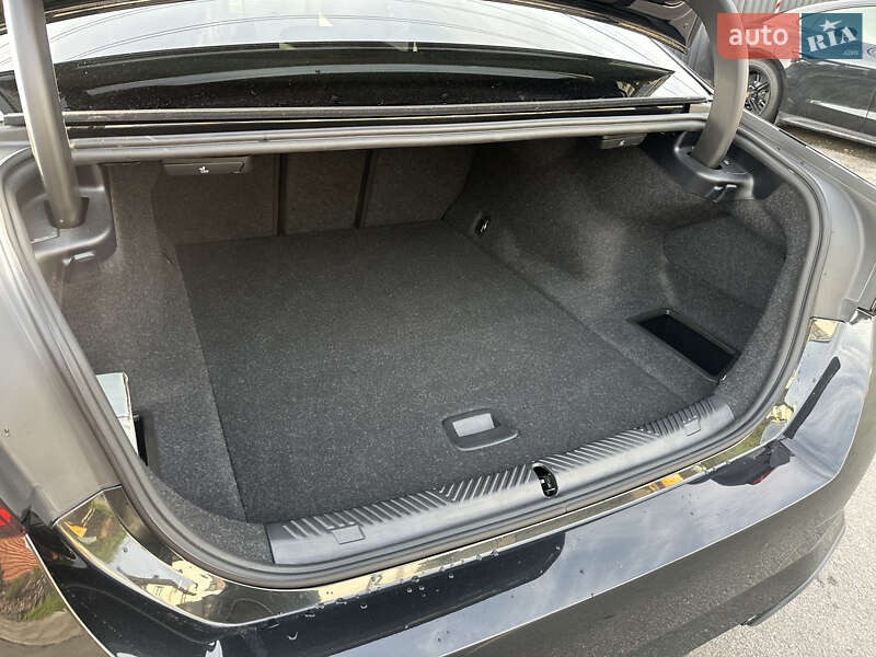 Седан BMW i5 2025 в Києві