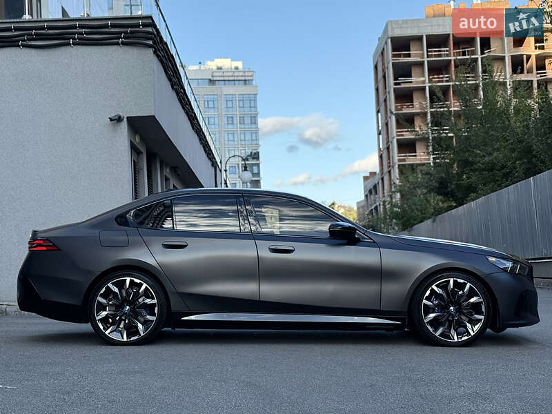 Седан BMW i5 2023 в Киеве