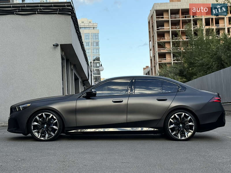 Седан BMW i5 2023 в Киеве
