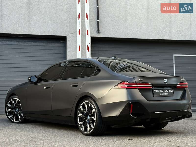 Седан BMW i5 2023 в Киеве
