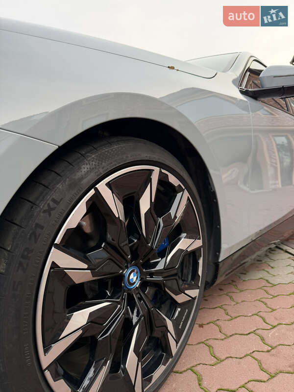 Седан BMW i5 2023 в Черновцах