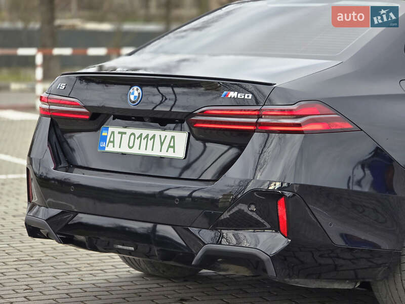 Седан BMW i5 2023 в Коломые