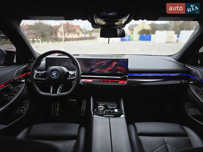 Седан BMW i5 2023 в Коломые