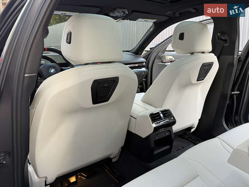 Седан BMW i5 2023 в Києві