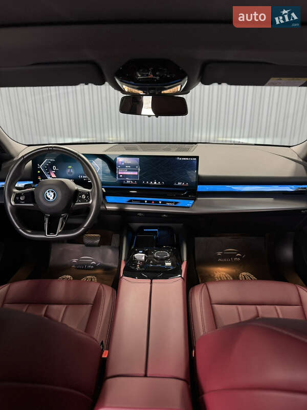 Седан BMW i5 2024 в Мукачево