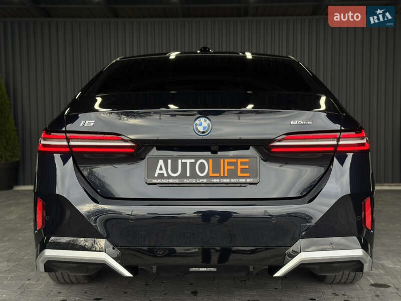 Седан BMW i5 2024 в Мукачево