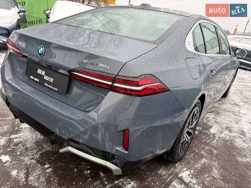 Седан BMW i5 2024 в Киеве