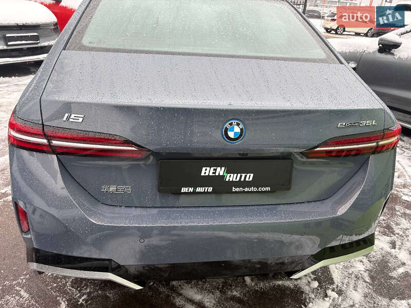 Седан BMW i5 2024 в Киеве