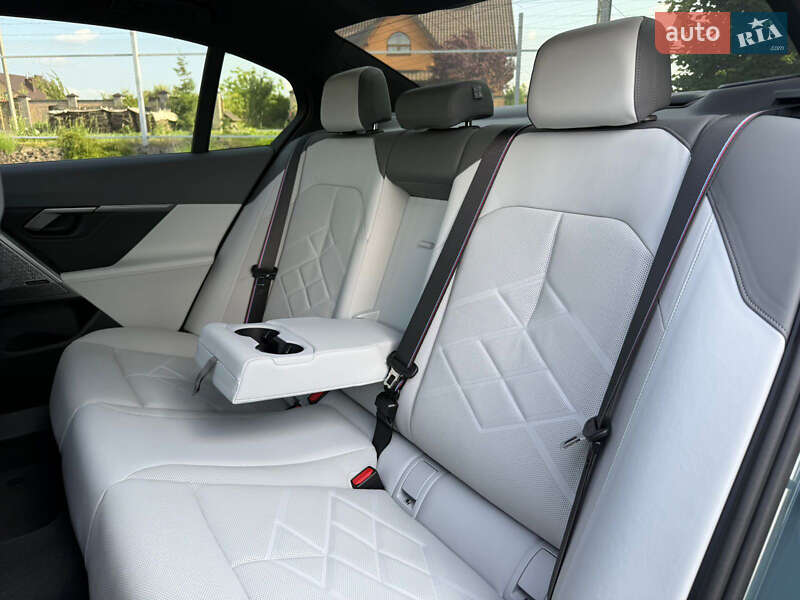 Седан BMW i5 2024 в Киеве