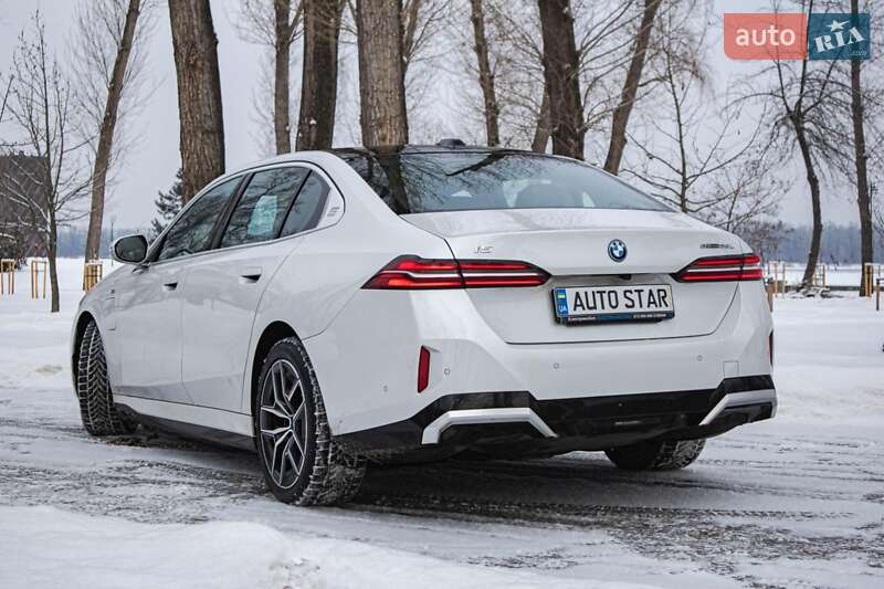 Седан BMW i5 2024 в Киеве