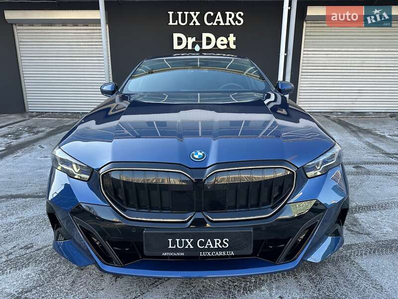 Седан BMW i5 2024 в Києві
