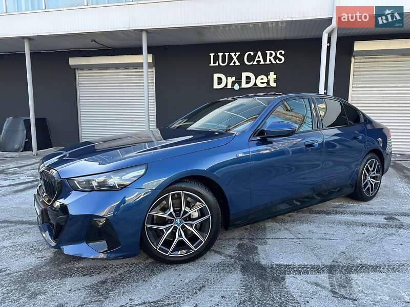 Седан BMW i5 2024 в Києві