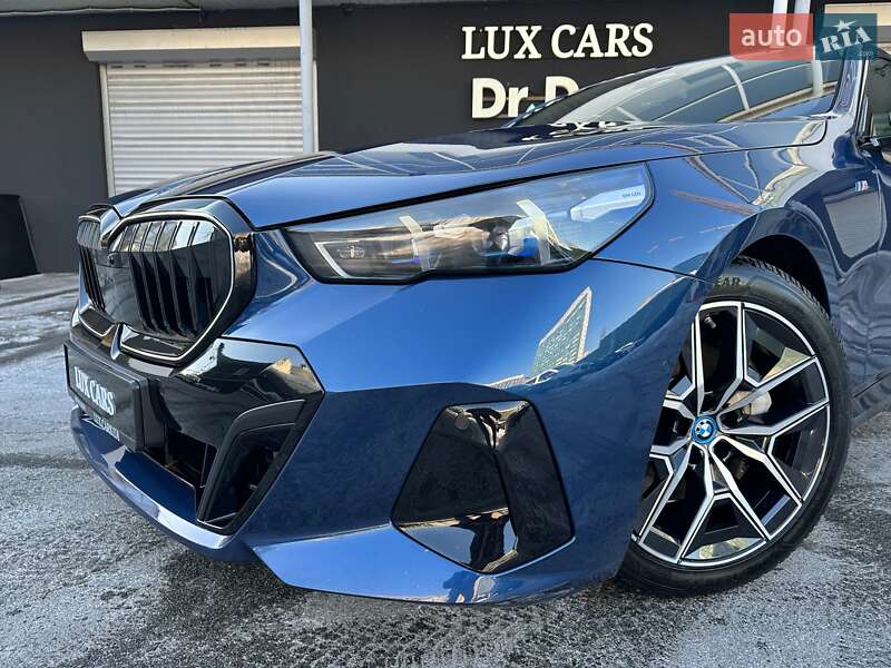 Седан BMW i5 2024 в Києві